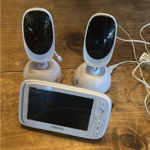 Motorola Monitor Set • 2 Cameras • 1 Monitor
